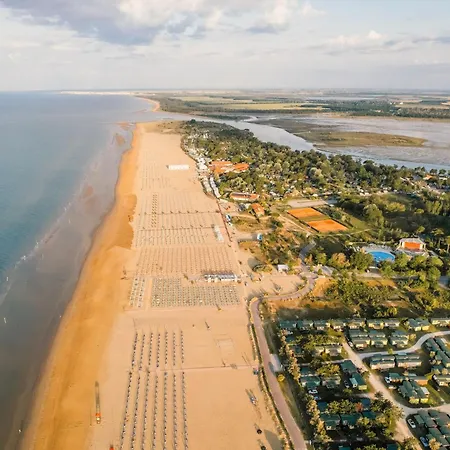 Bright Garden Near The Sea 아파트 비비오네