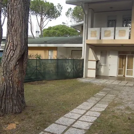 Apartment Bright Garden Near The Sea